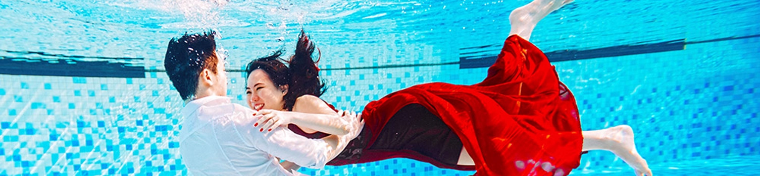 Making A Splash With Underwater Bridal Portraits