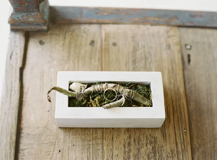 For the ring. Vicki Grafton Photography. theweddingnotebook.com