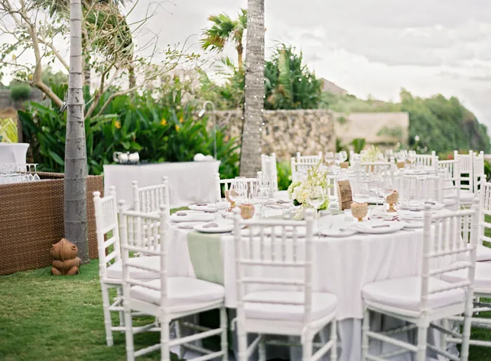Garden wedding. Vicki Grafton Photography. theweddingnotebook.com