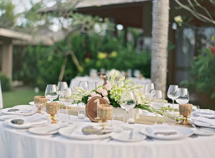 Wedding table décor. Vicki Grafton Photography. theweddingnotebook.com