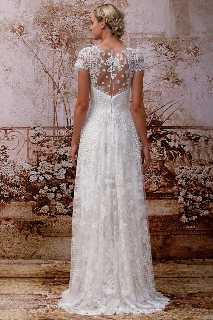 Monique Lhuillier Fall 2014 Bridal Collection. theweddingnotebook.com