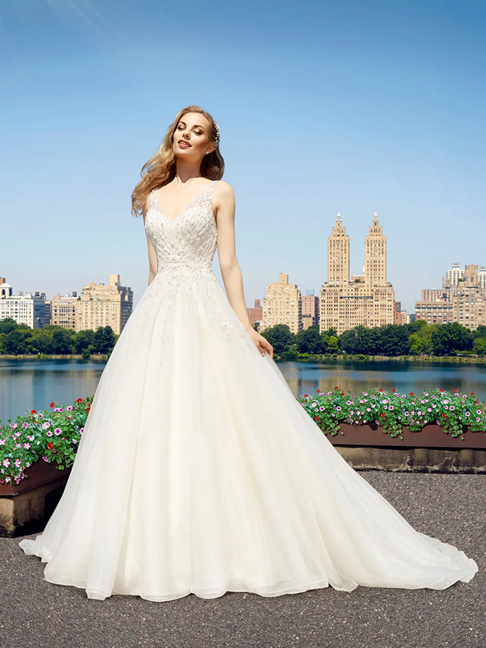 Moonlight Couture – Moonlight Bridal Spring 2017 Collection. theweddingnotebook.com