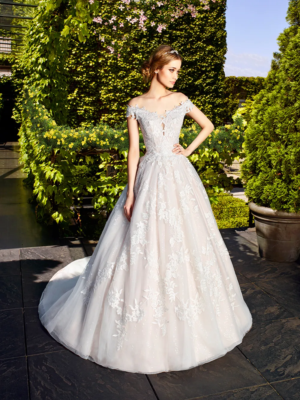 Moonlight Couture – Moonlight Bridal Spring 2017 Collection. theweddingnotebook.com