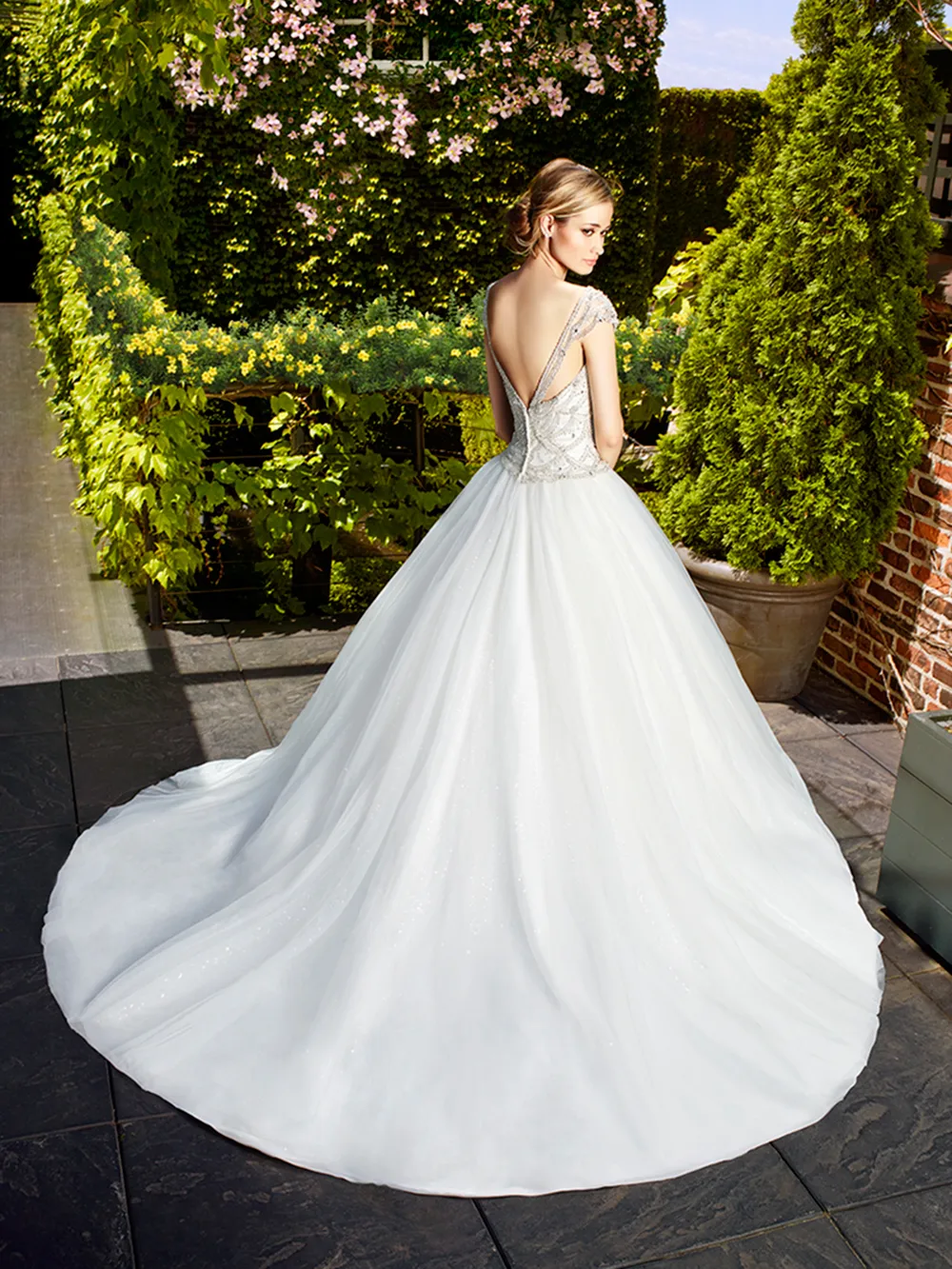 Moonlight Couture – Moonlight Bridal Spring 2017 Collection. theweddingnotebook.com