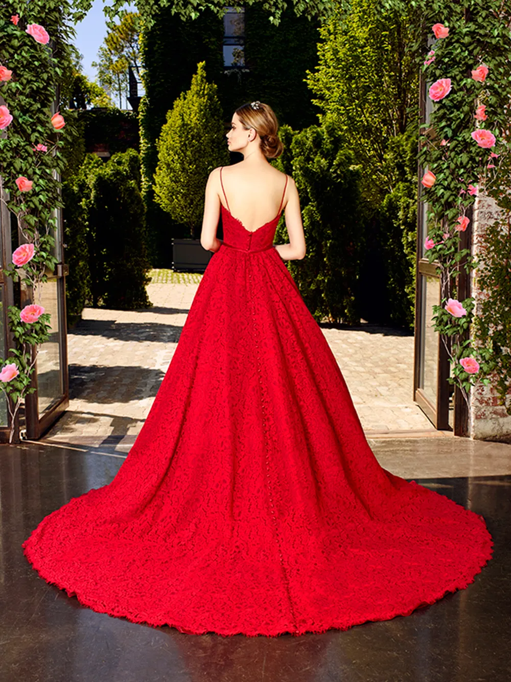 Moonlight Couture – Moonlight Bridal Spring 2017 Collection. theweddingnotebook.com