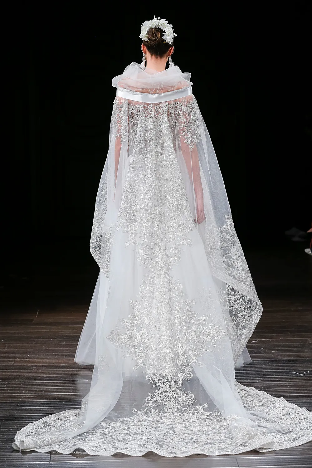 MERCER - Naeem Khan 2018 Bridal Collection. theweddingnotebook.com