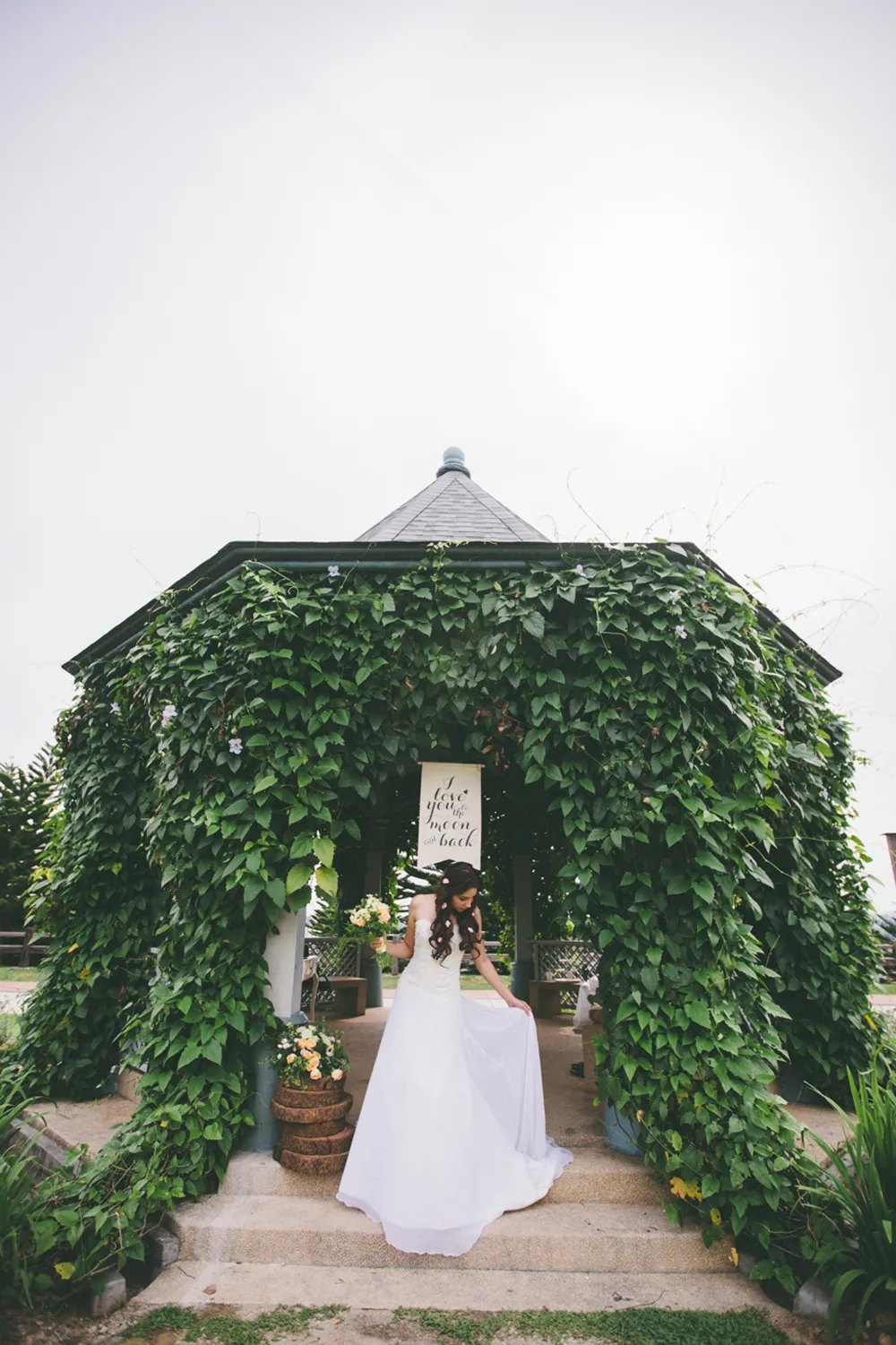 Photo by Memoir Click Studio. theweddingnotebook.com