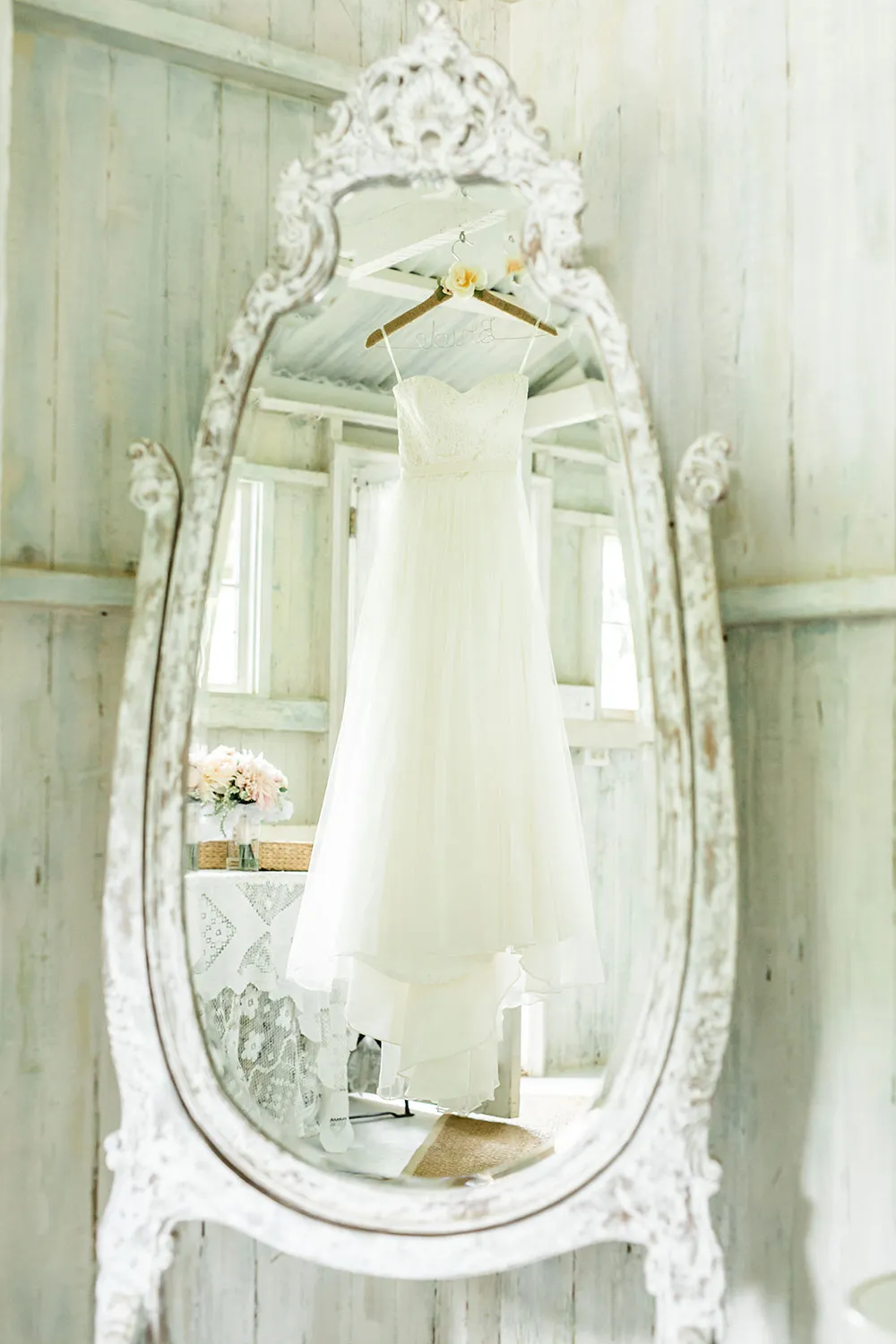 Photo by Enmuse Photography. theweddingnotebook.com