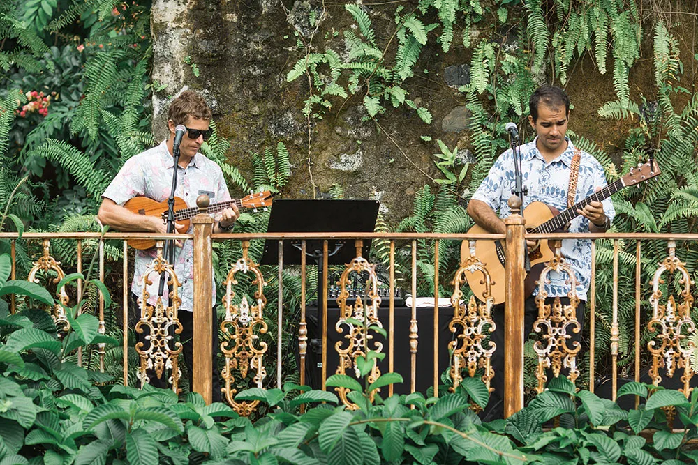 Photo by Enmuse Photography. theweddingnotebook.com