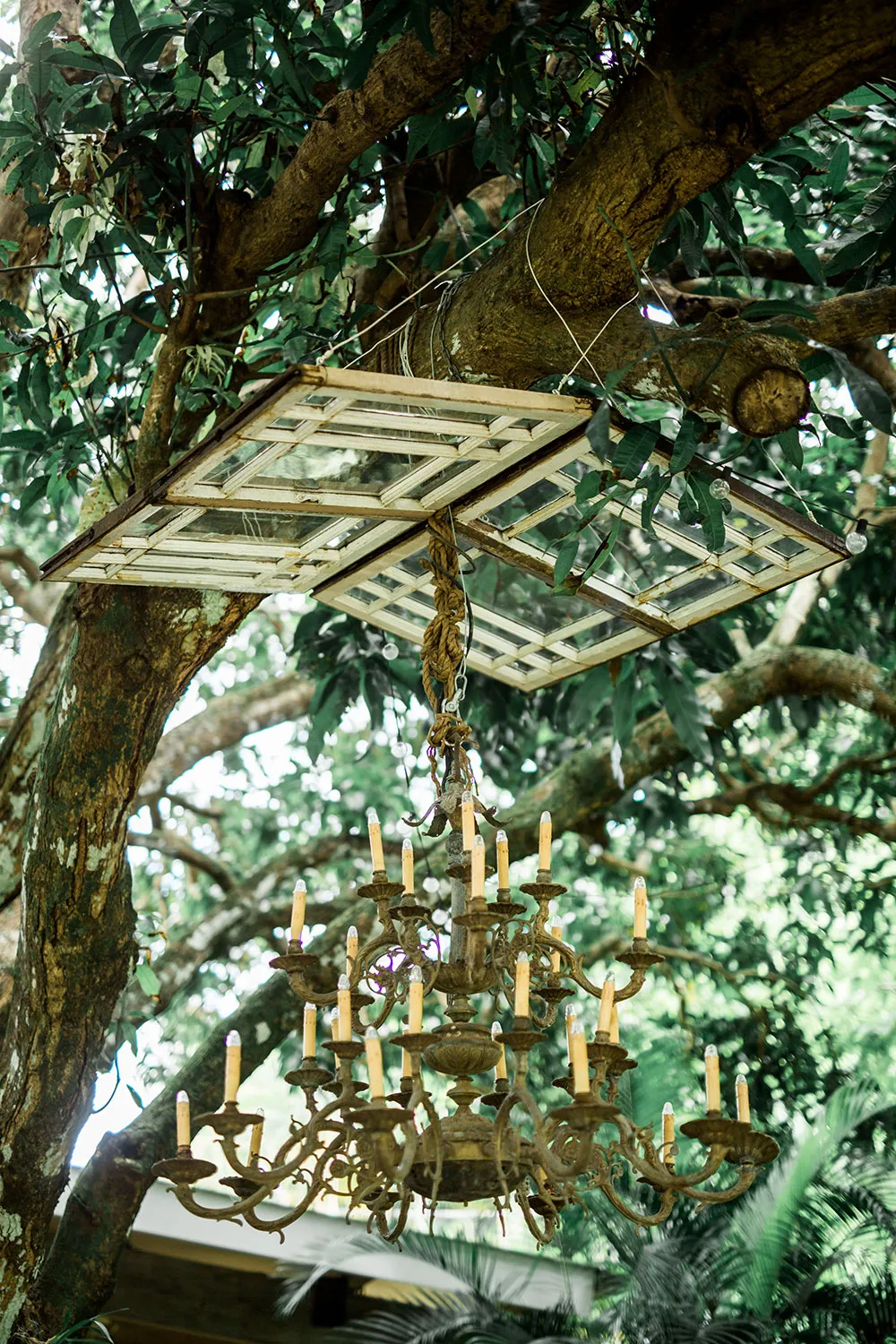 Photo by Enmuse Photography. theweddingnotebook.com