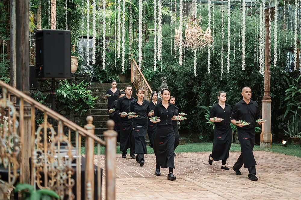 Photo by Enmuse Photography. theweddingnotebook.com