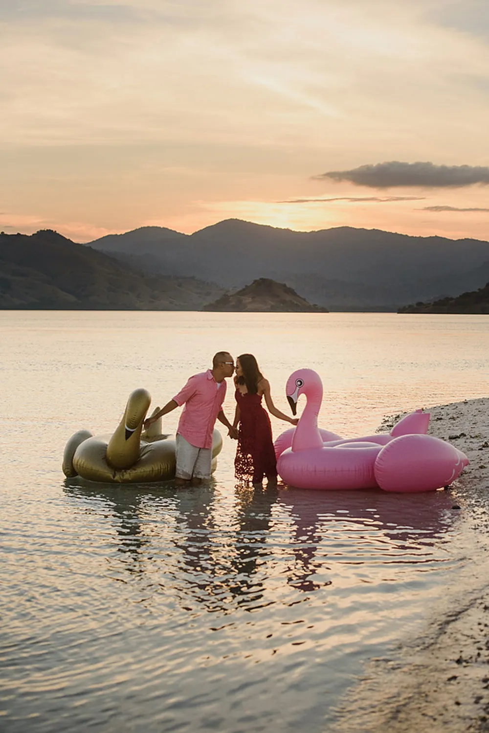 Photo by Gusde Photography. p://theweddingnotebook.com