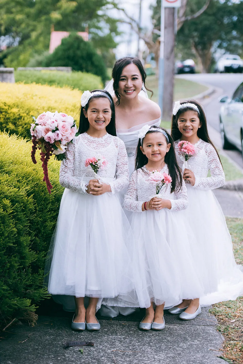 Flowergirls. Dennis Yap Photography. theweddingnotebook.com