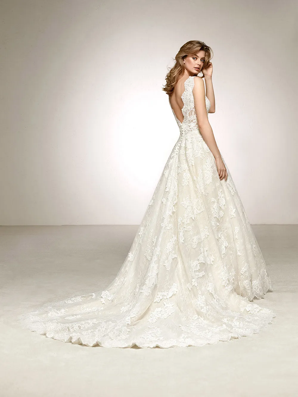 Devany - Pronovias 2018 Bridal Collection. theweddingnotebook.com