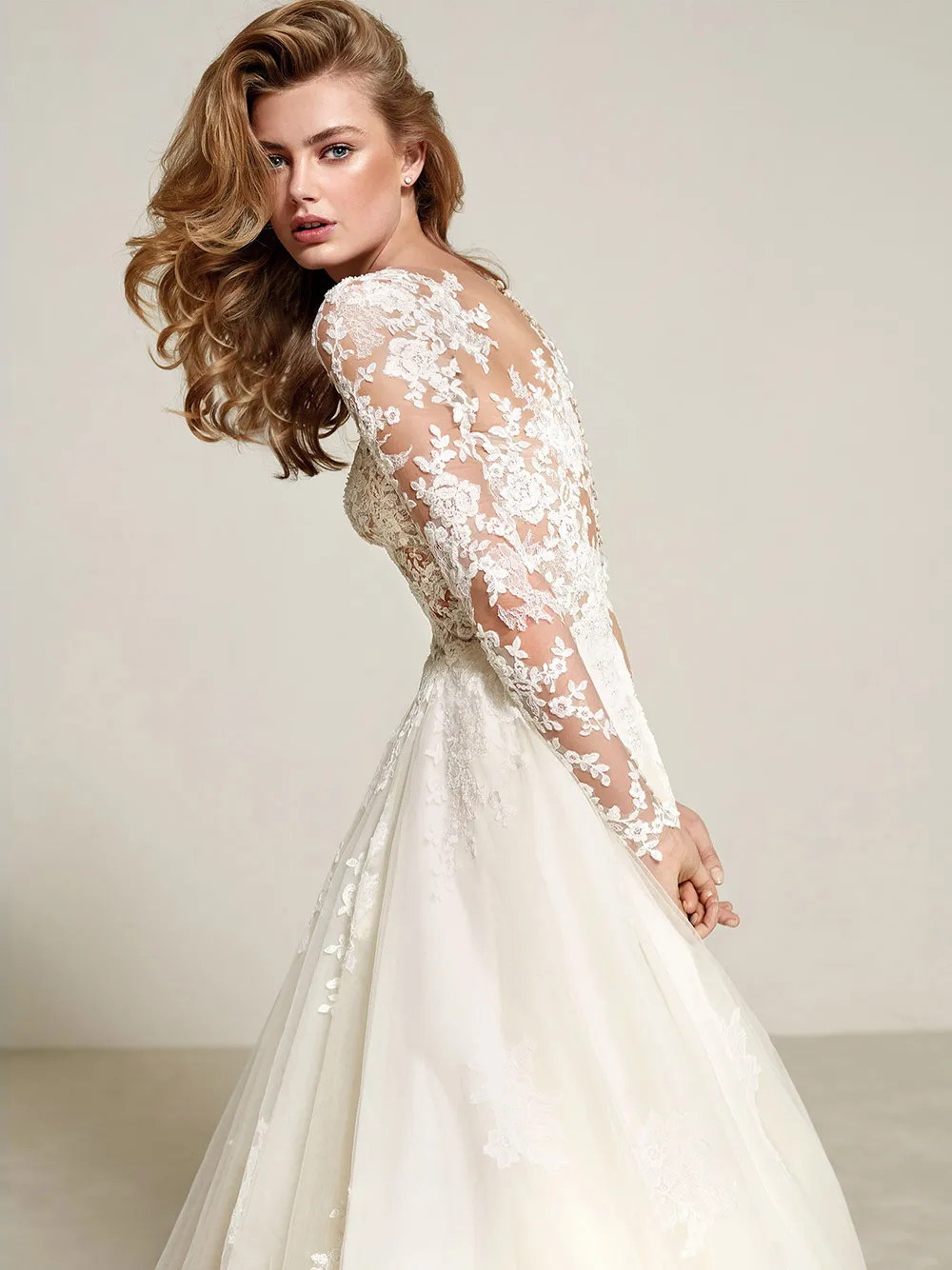 Drizana - Pronovias 2018 Bridal Collection. theweddingnotebook.com