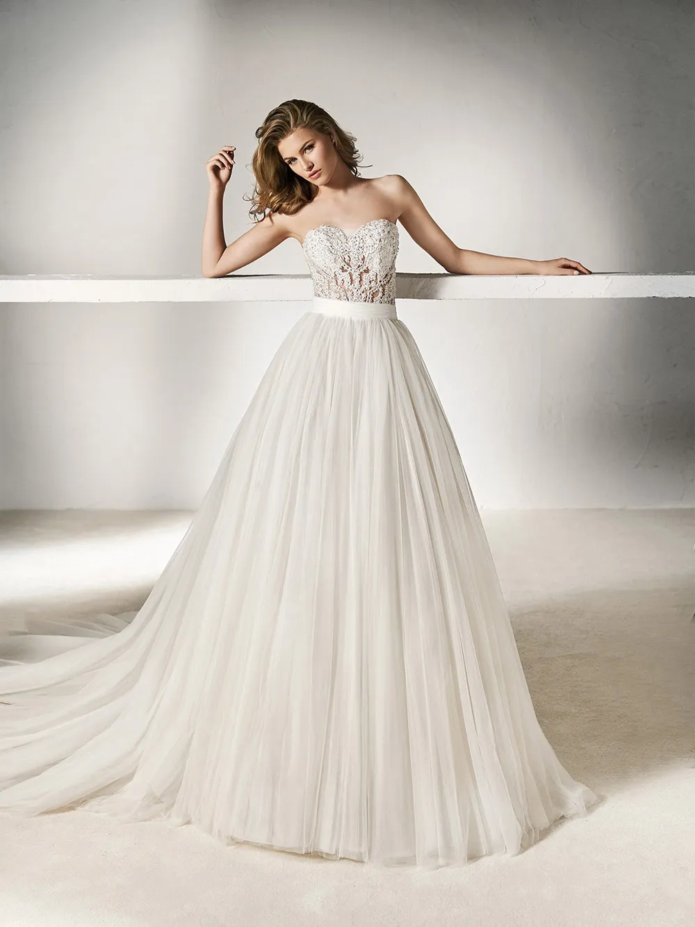 Ximela - Pronovias 2018 Bridal Collection. theweddingnotebook.com