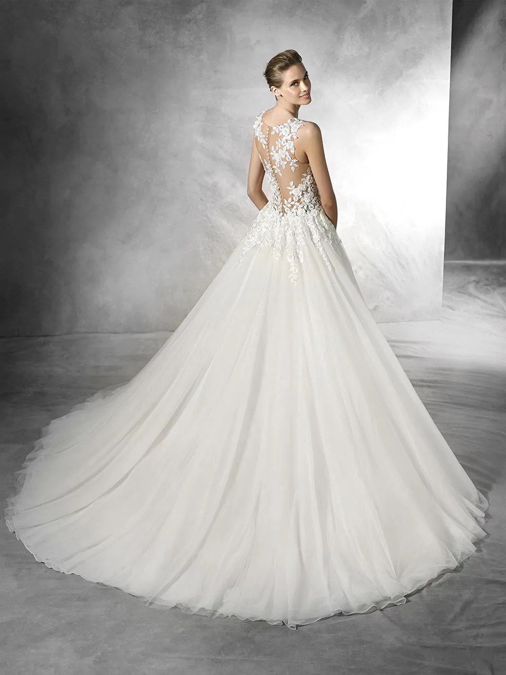 Taciana - Pronovias 2018 Bridal Collection. theweddingnotebook.com