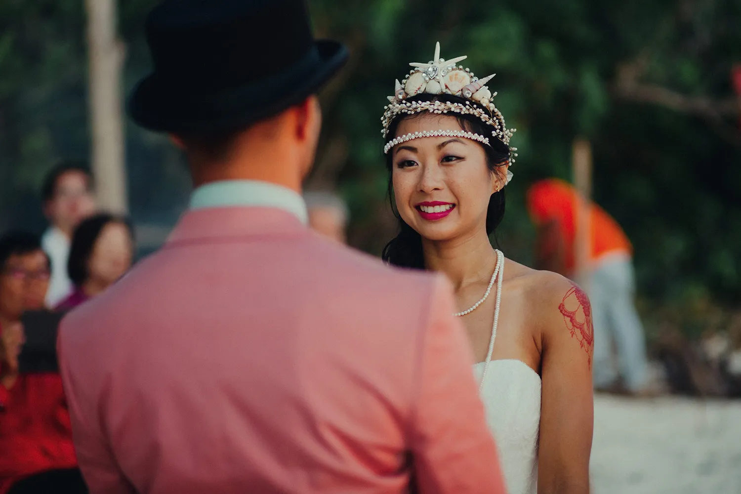 Funkydali Photography. theweddingnotebook.com