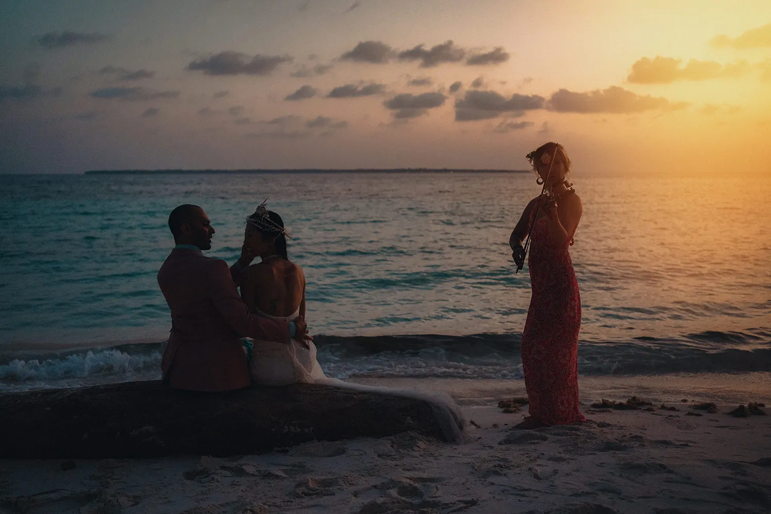 Funkydali Photography. theweddingnotebook.com