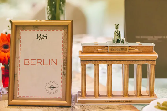 Photo by Awesome Memories Photography. Styling by Rosette Designs & Co. theweddingnotebook.com