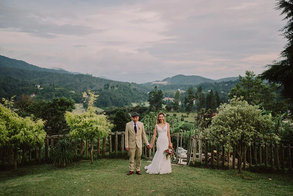 Photo by Chong Yee Photography. theweddingnotebook.com