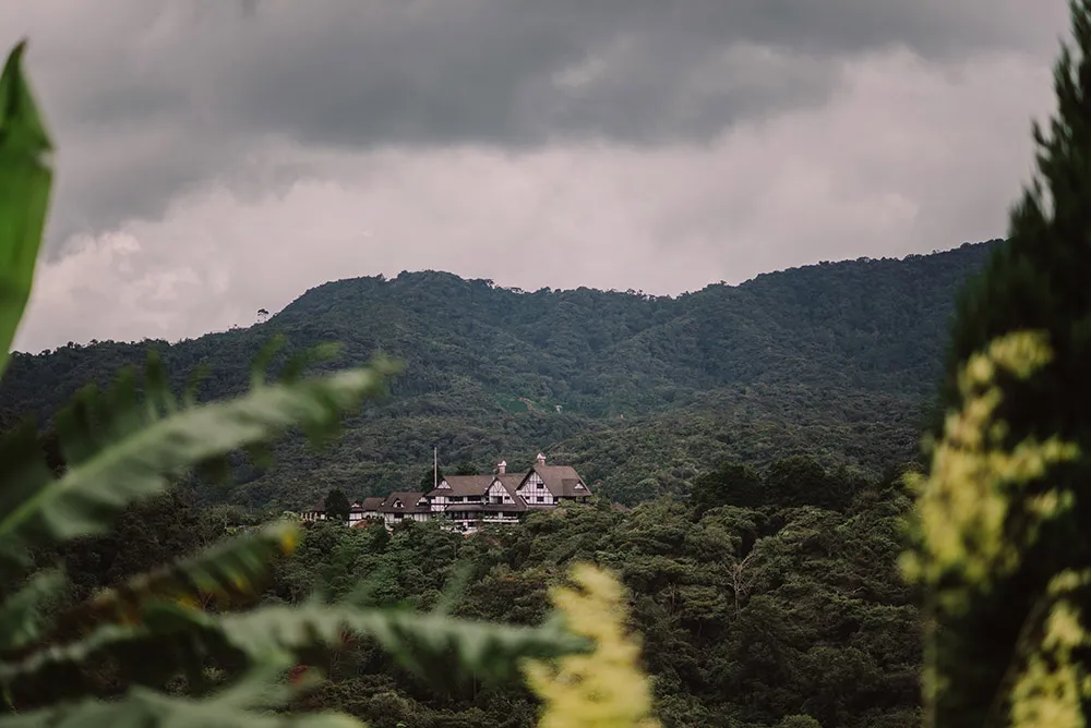 Photo by Chong Yee Photography. theweddingnotebook.com