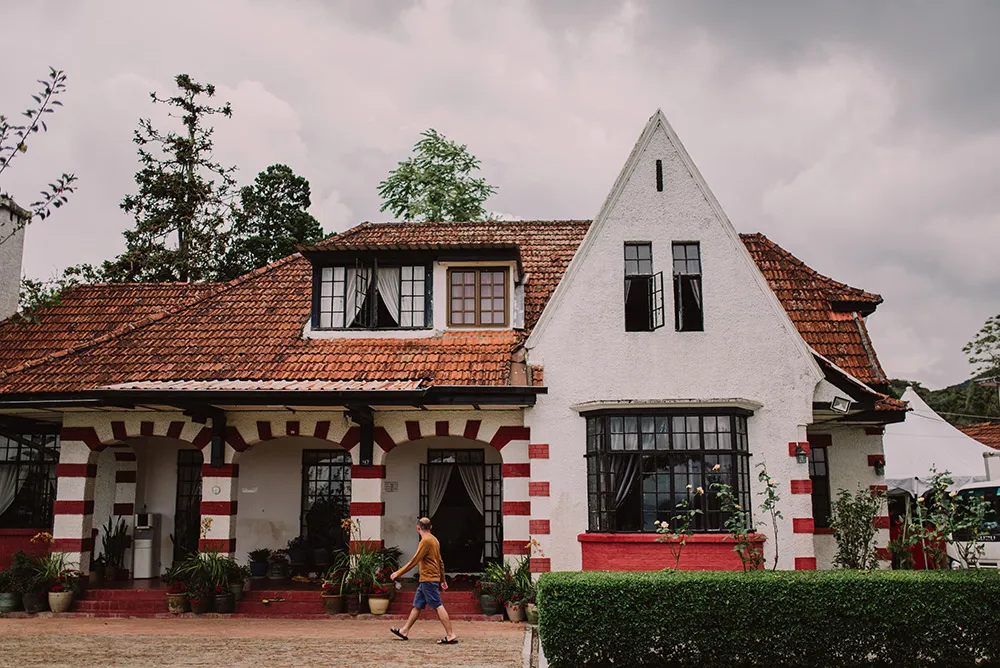 Photo by Chong Yee Photography. theweddingnotebook.com