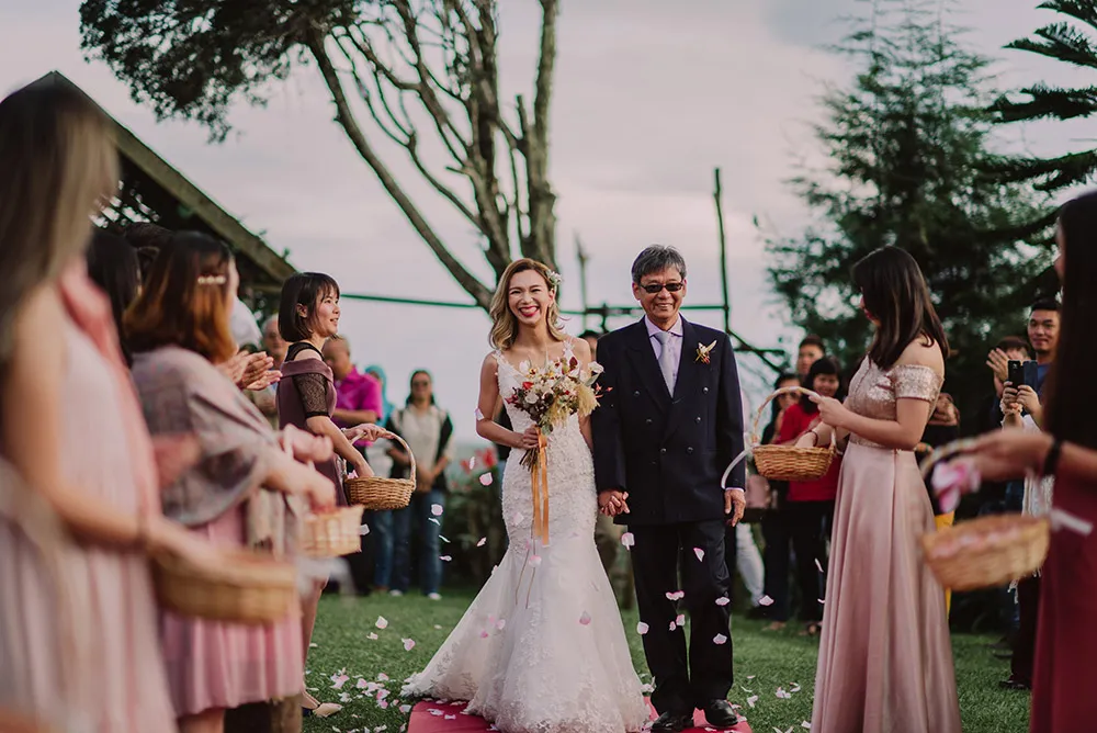 Photo by Chong Yee Photography. theweddingnotebook.com