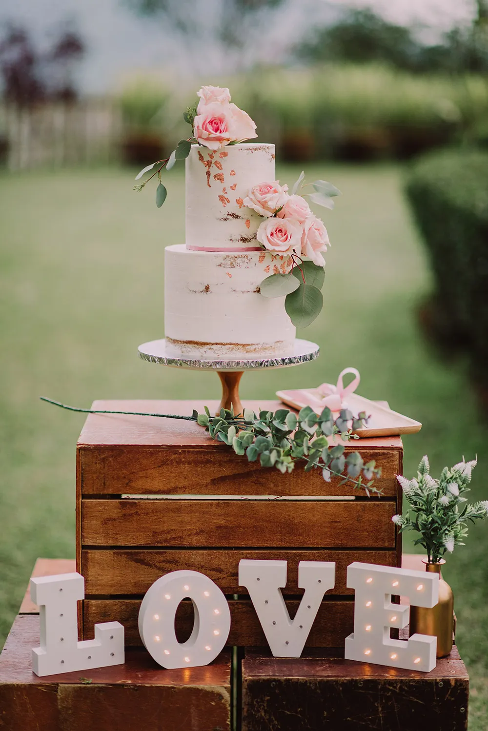 Photo by Chong Yee Photography. theweddingnotebook.com