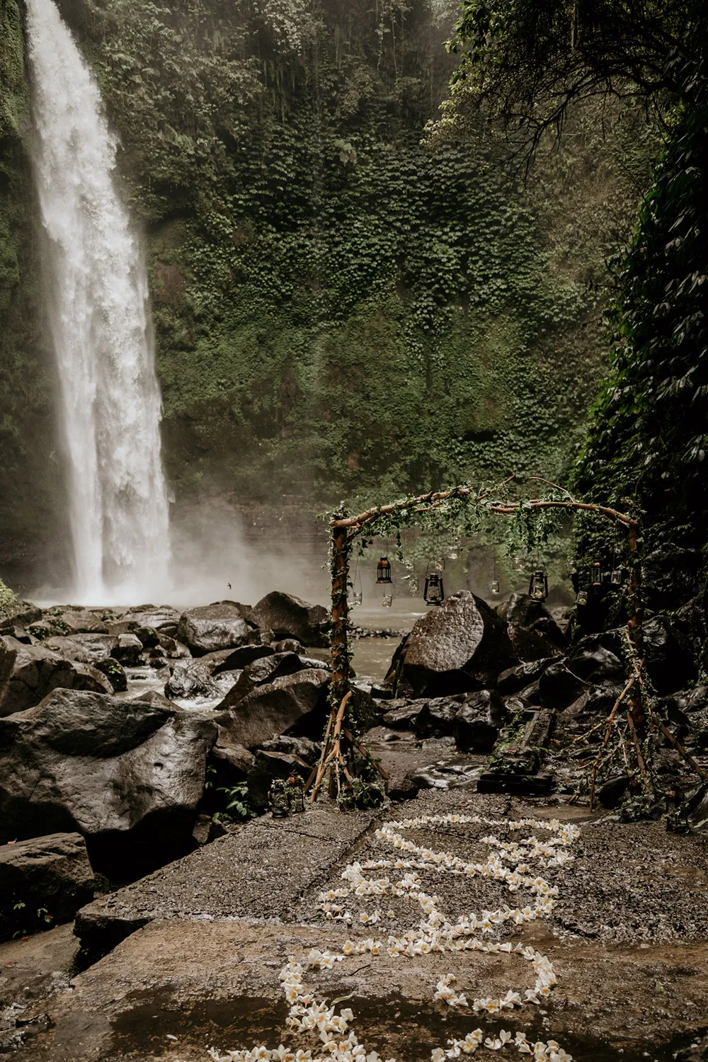 Photo by Fire Wood and Earth. theweddingnotebook.com