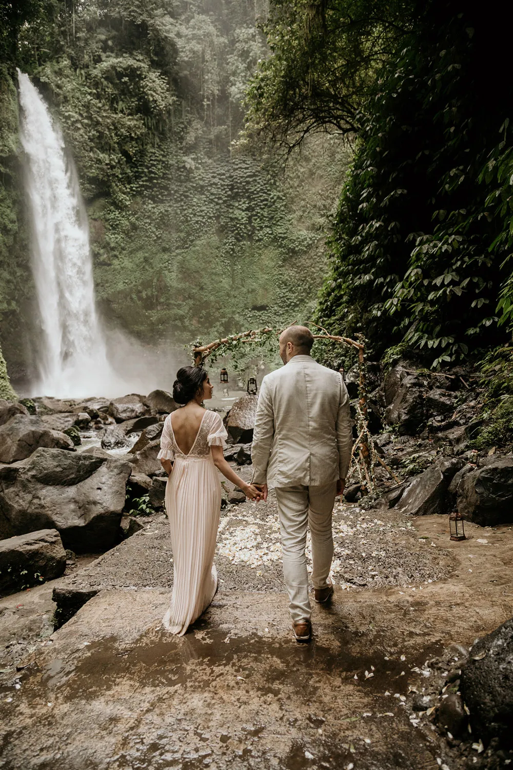 Photo by Fire Wood and Earth. theweddingnotebook.com