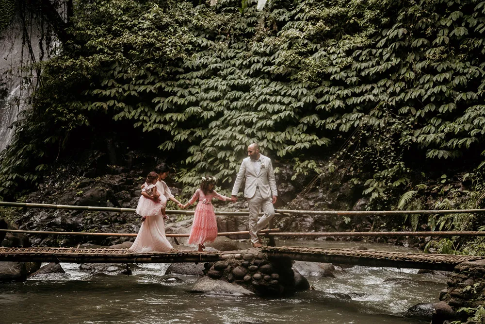 Photo by Fire Wood and Earth. theweddingnotebook.com