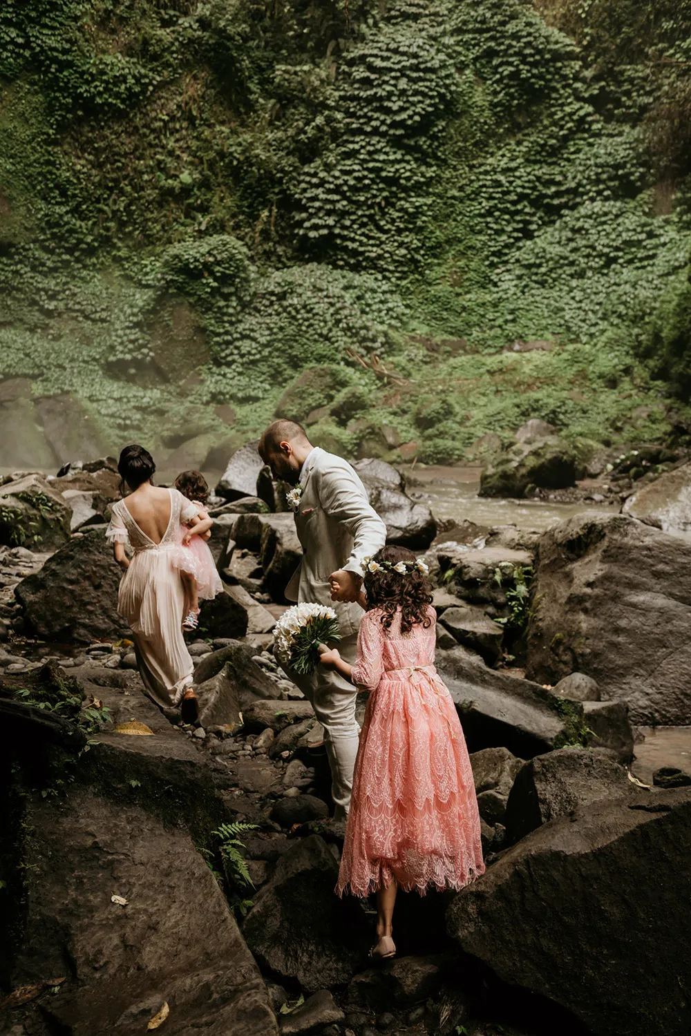 Photo by Fire Wood and Earth. theweddingnotebook.com