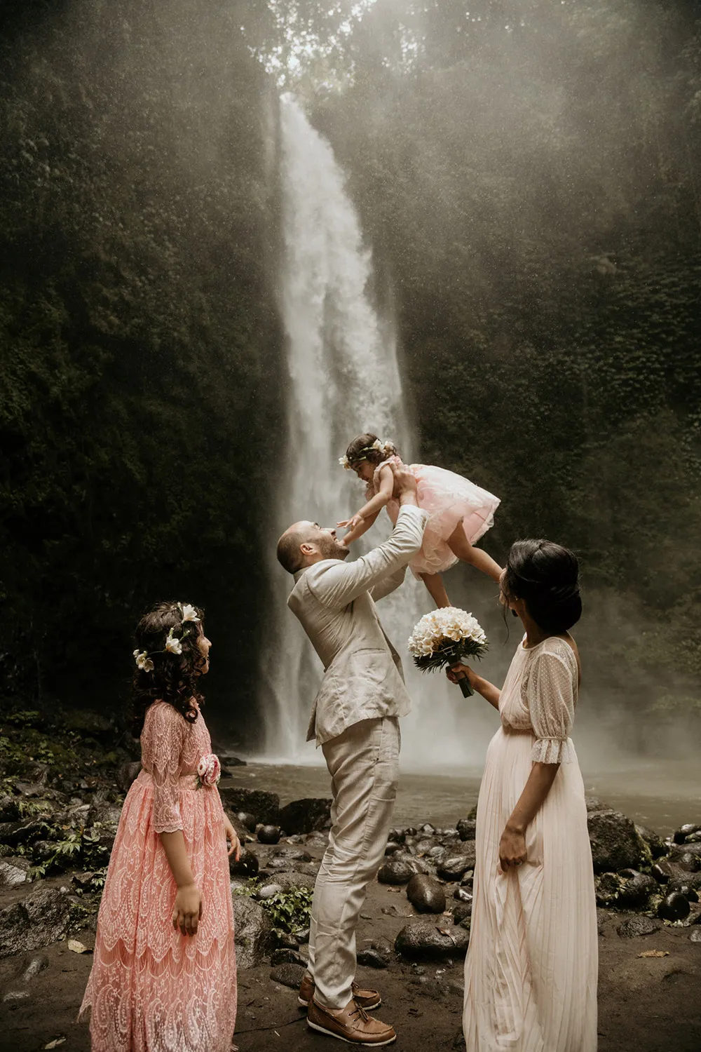 Photo by Fire Wood and Earth. theweddingnotebook.com