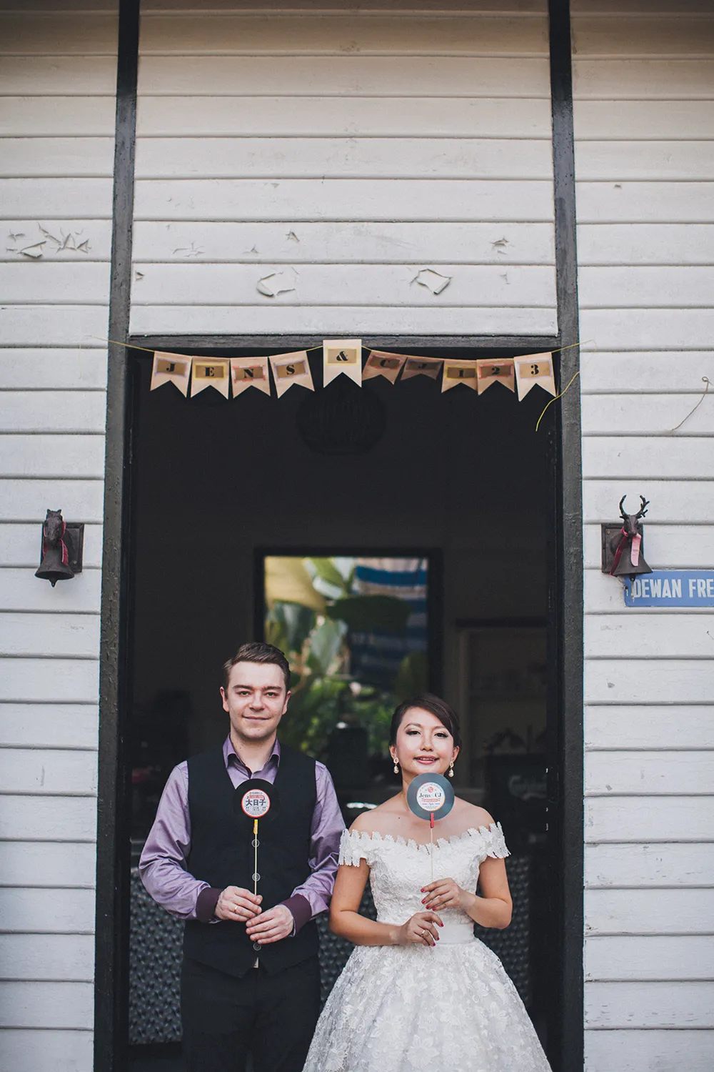 Photo by Memoir Click Studio. theweddingnotebook.com