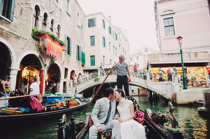 Photo by AndroidsinBoots. theweddingnotebook.com