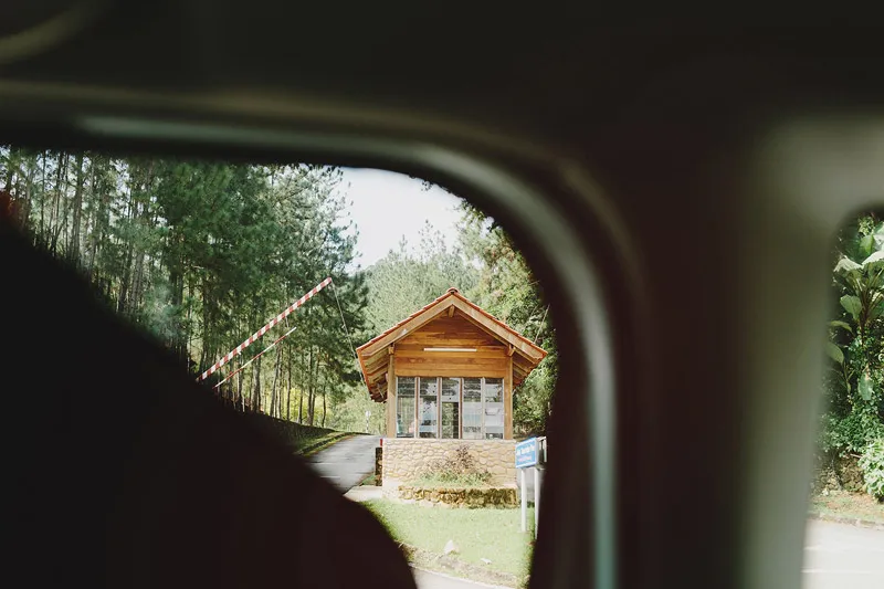 Photo by Jonathan Ong. theweddingnotebook.com