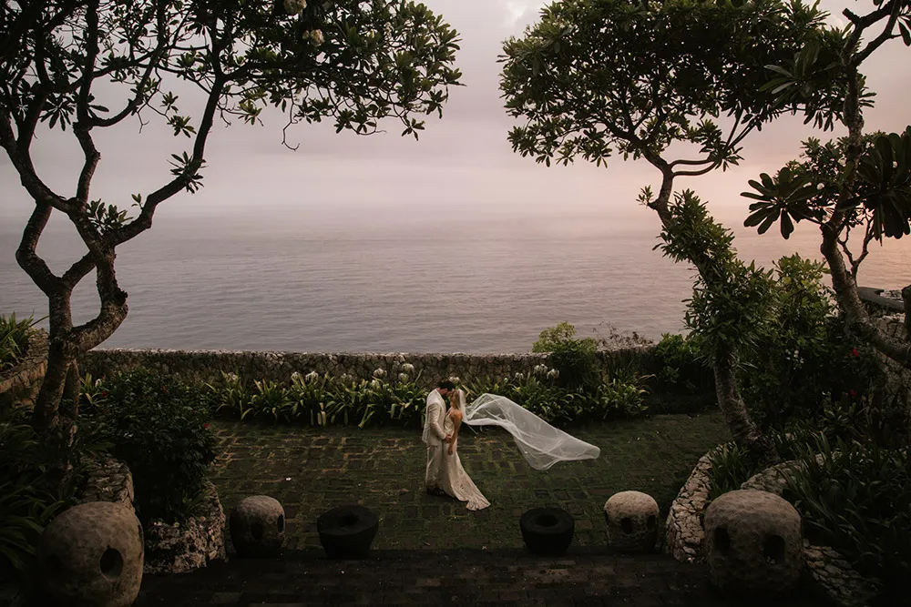 Photo by Fire Wood and Earth. theweddingnotebook.com