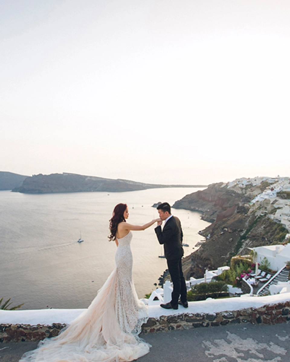 Romantic Bridal Portraits in Santorini