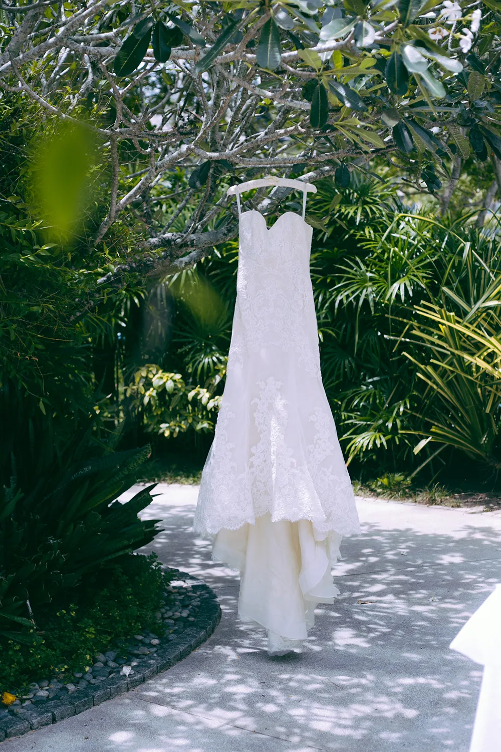 Bridal Gown by Ines Di Santo. Photo by The Vow Studio. theweddingnotebook.com