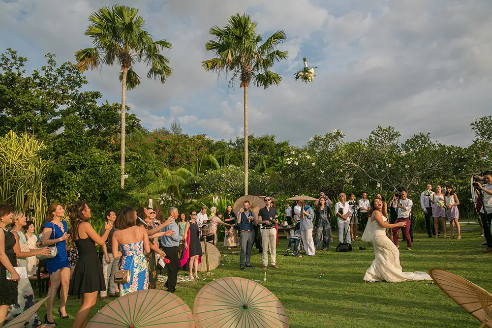 Photo by The Vow Studio. theweddingnotebook.com