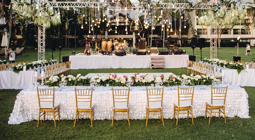 Photo by The Vow Studio. theweddingnotebook.com