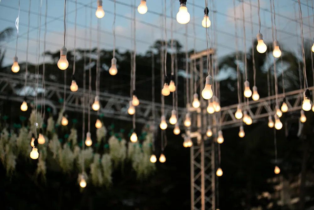 Photo by The Vow Studio. theweddingnotebook.com