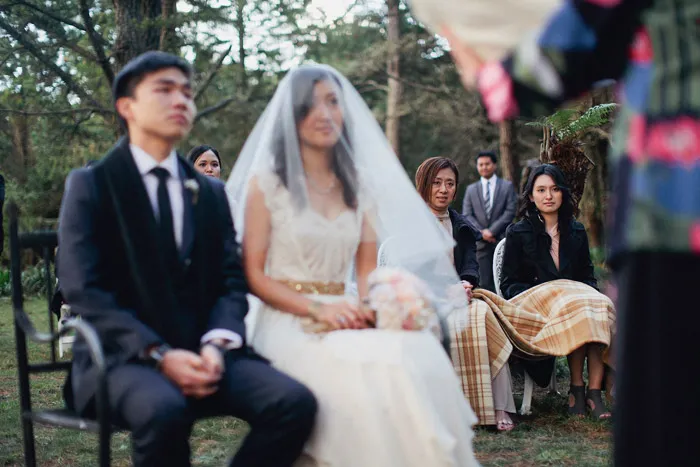 theweddingnotebook.com. Photography by Sayher Heffernan. Rustic Peach