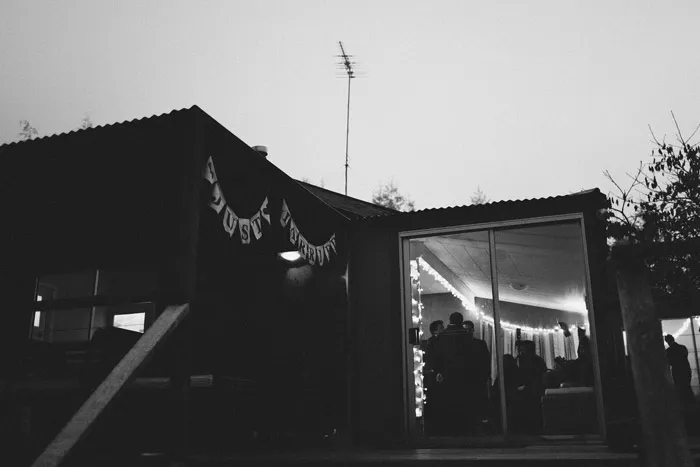 theweddingnotebook.com. Photography by Sayher Heffernan. Rustic Peach