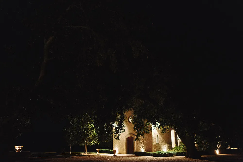 Photo by Jonathan Ong Photography. theweddingnotebook.com