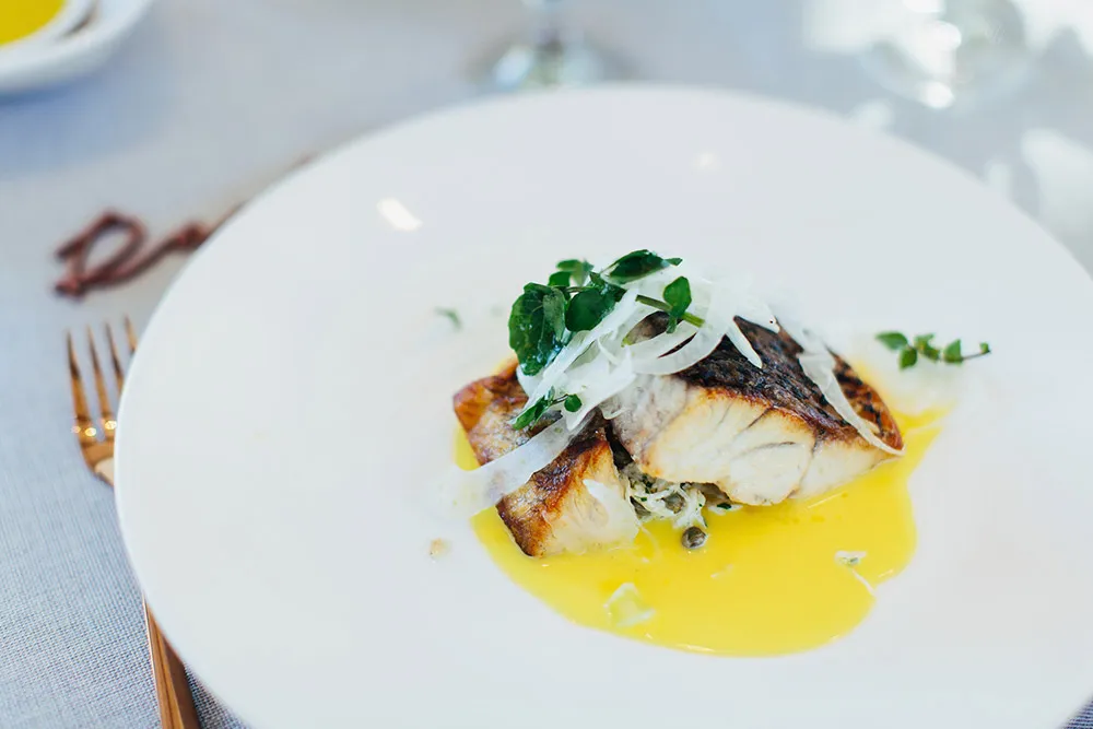 Photo by Sayher Heffernan. theweddingnotebook.com