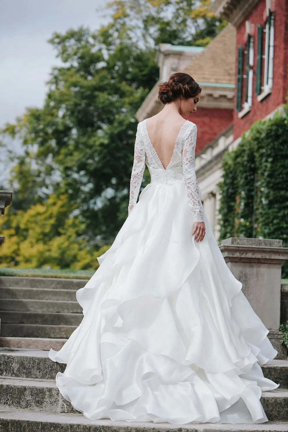 Mona Lisa - Ivory - Sareh Nouri Fall 2016 Collection. theweddingnotebook.com