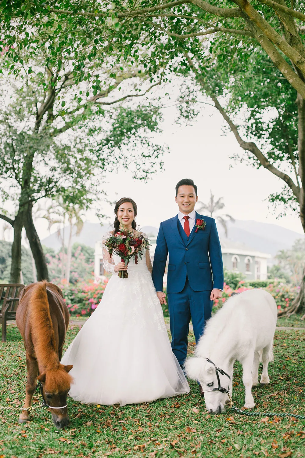 Photo by Munkeat Photography. theweddingnotebook.com