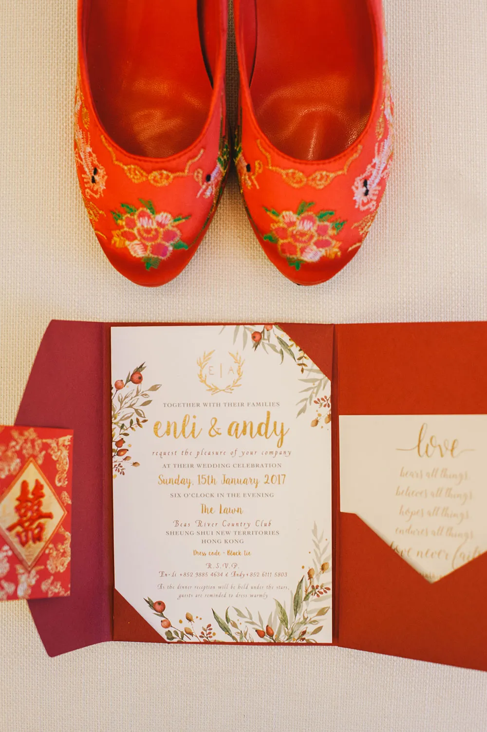 Photo by Munkeat Photography. theweddingnotebook.com